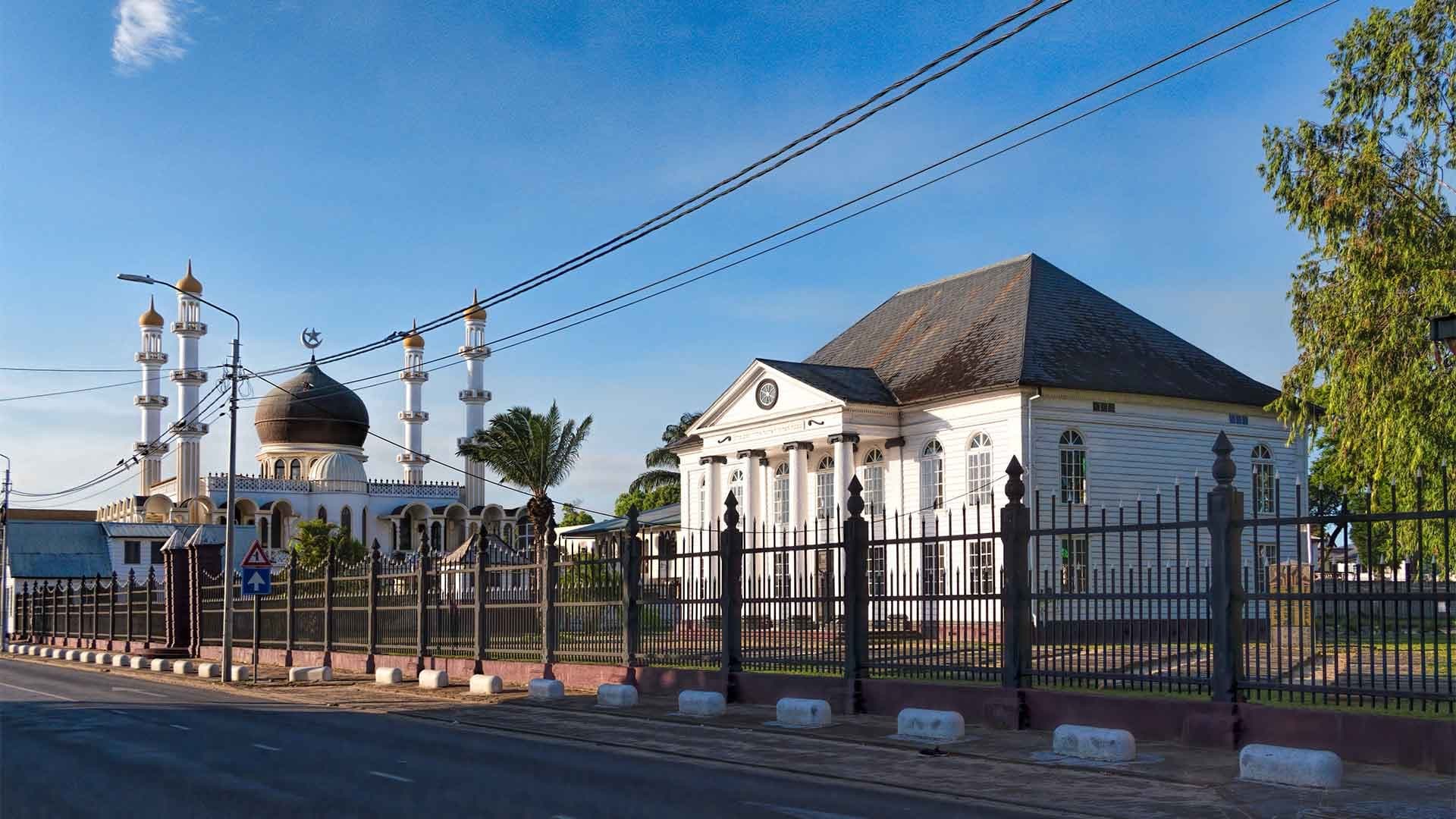 Visit the Mosque and Synagogue on Keizerstraat